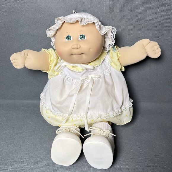 Cabbage Patch Preemie Green Eyes 1982 Dress/Shoes/Hat Birth Certificate & More - Picture 11 of 16